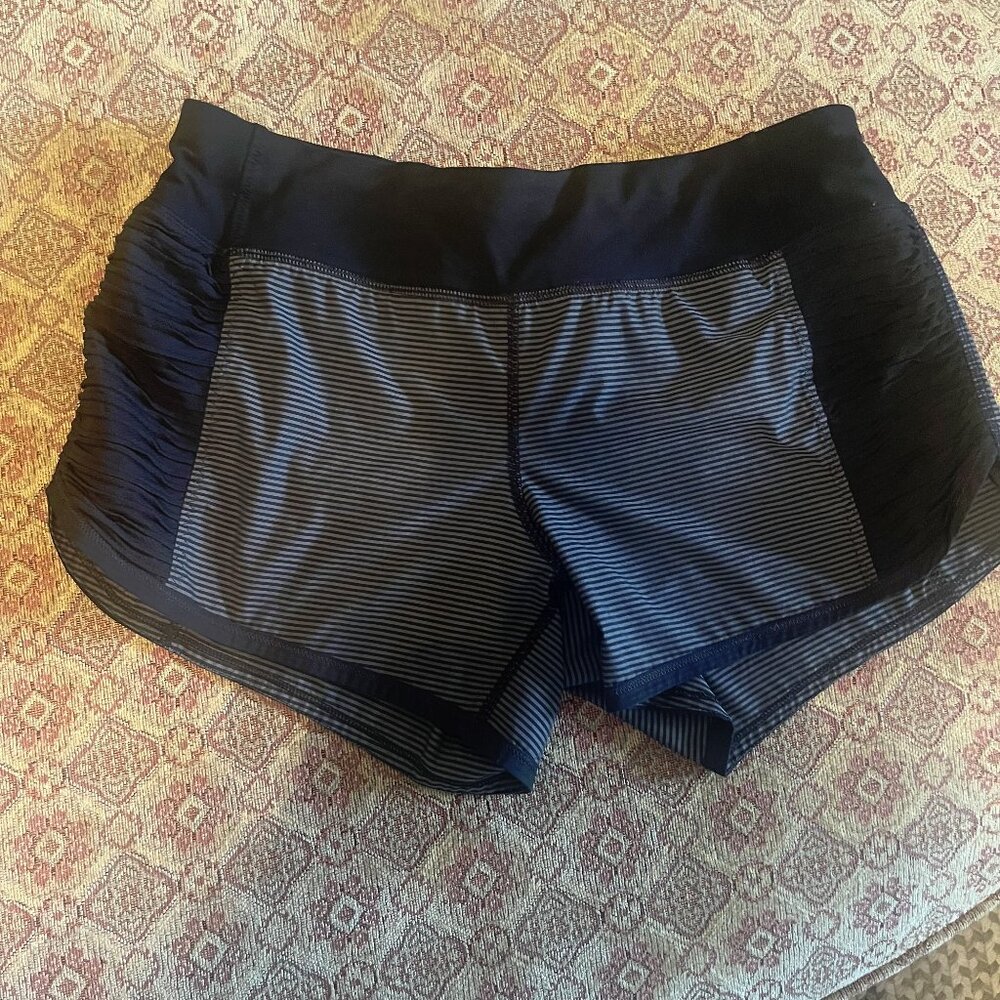 LuLuLemon Womens Size 6 Black and Grey Lined Shorts